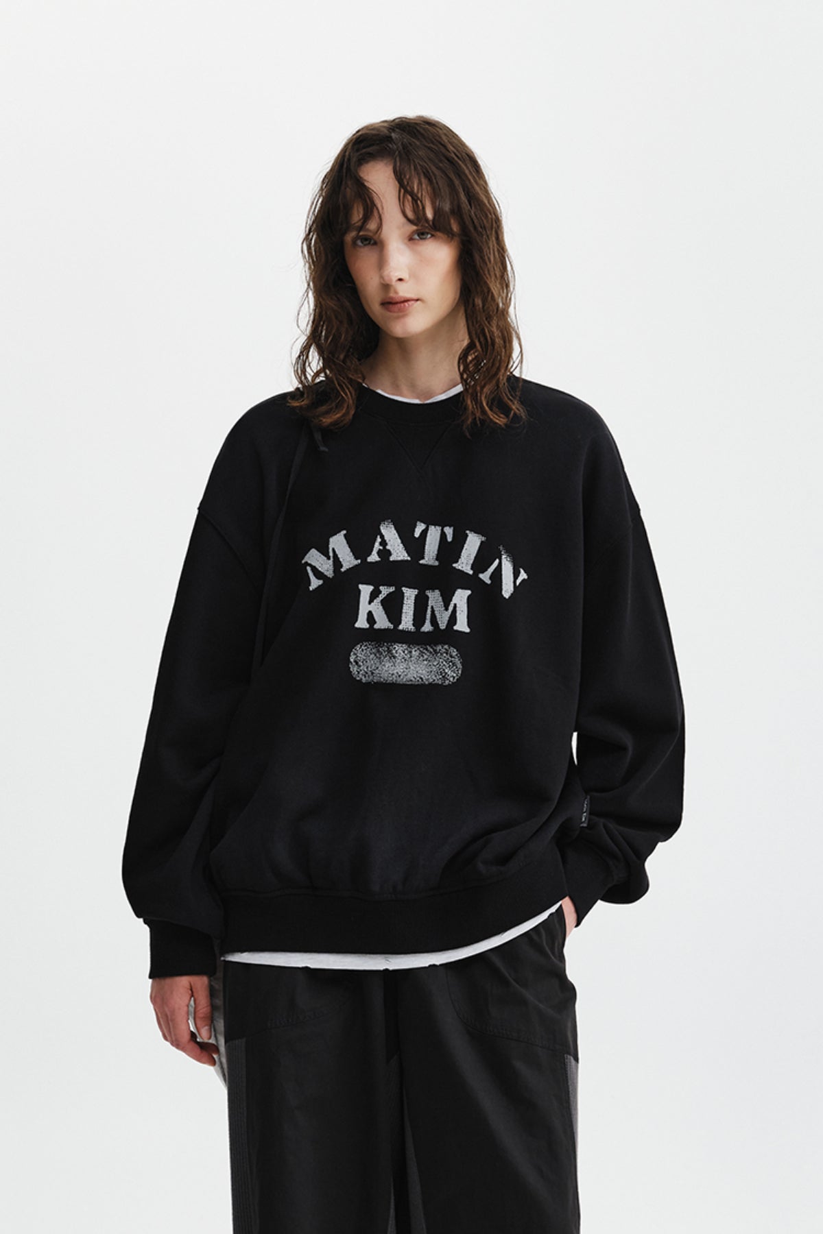 VINTAGE SPRAY LOGO SWEATSHIRT IN BLACK