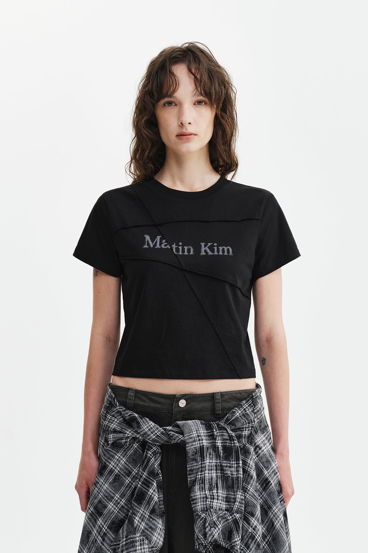 DIAGONAL CUT LOGO CROP TOP IN BLACK