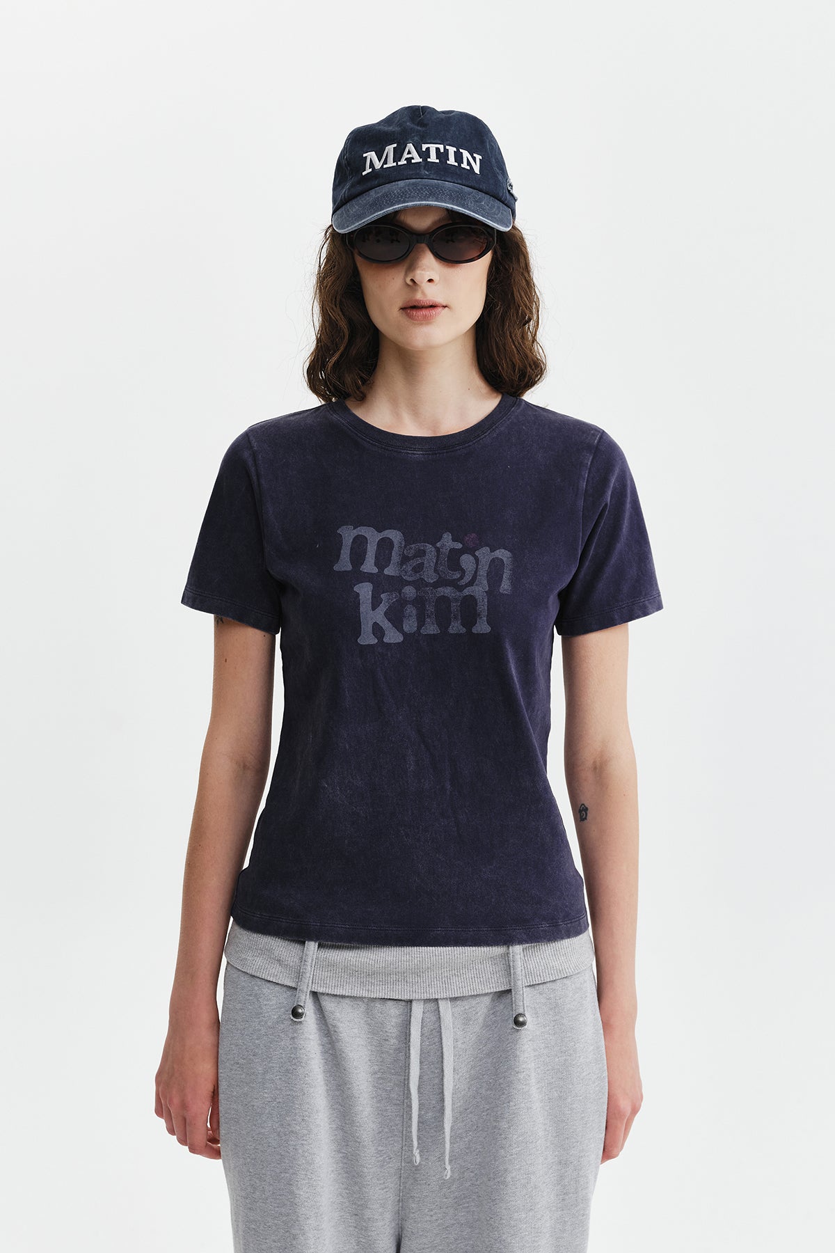 ROUND LOGO GRAFFITI SLIM TOP IN NAVY