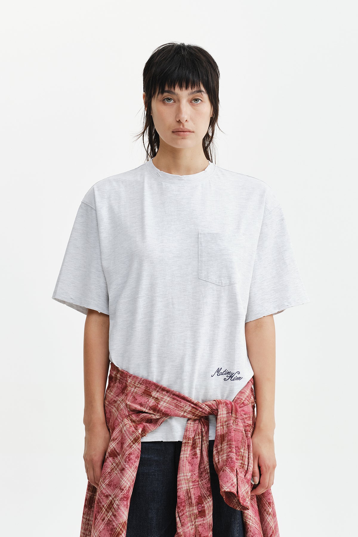 CALLIGRAPHY BACK LOGO POCKET TOP IN LIGHT GRAY