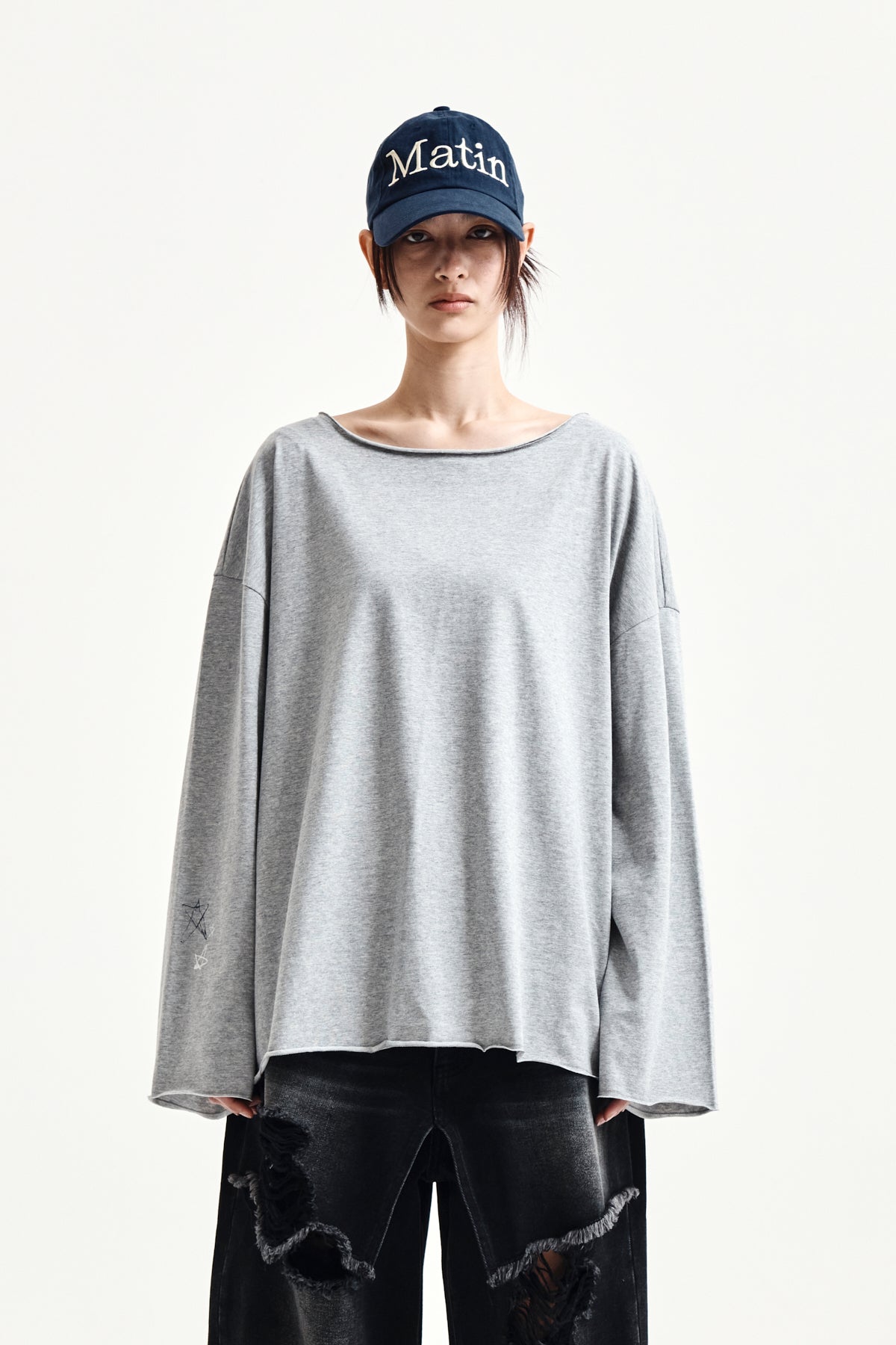 RAW HEM FINISHED BOAT NECK TOP IN GRAY